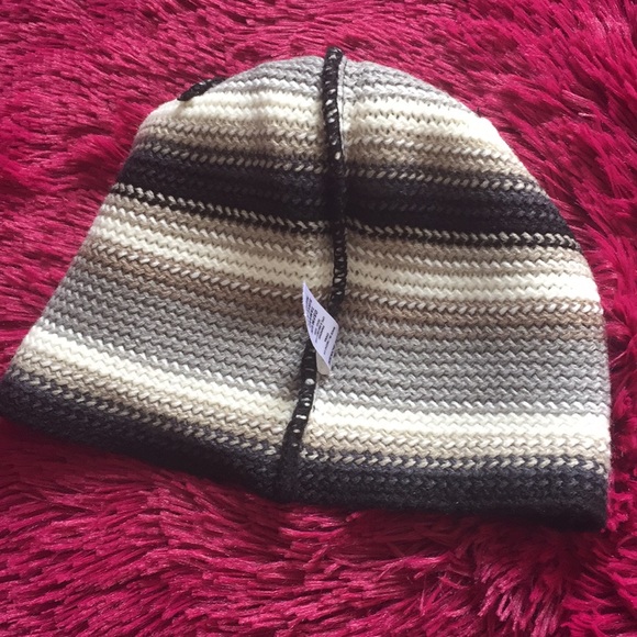 Knitted cream grey striped beanie cap (NWOT) - Picture 5 of 6